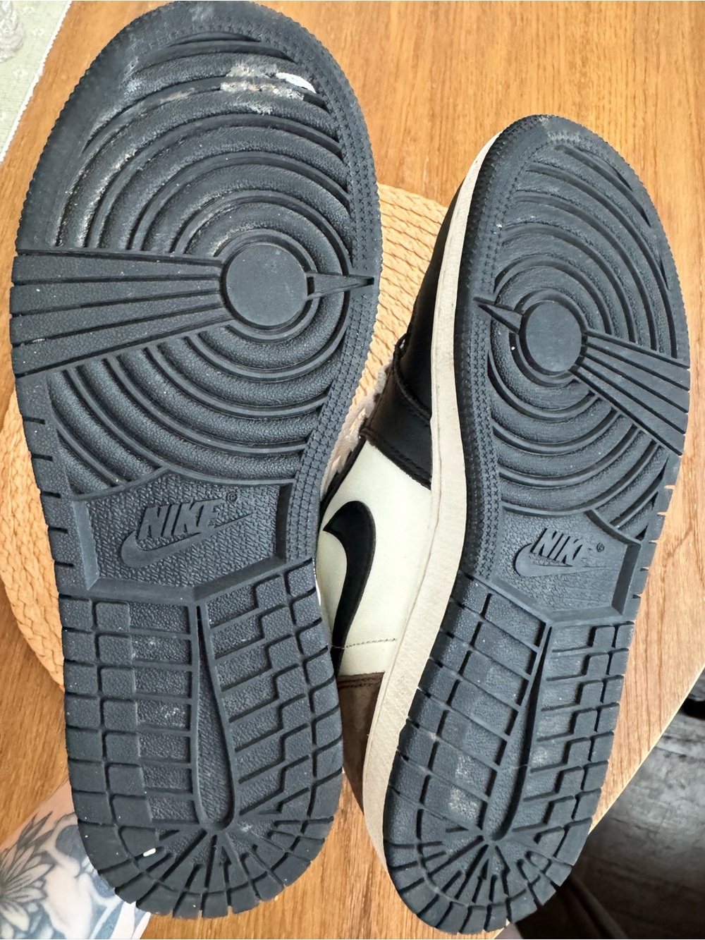 Jordan 1 Retro Dark Mocha - Picture 7 of 11